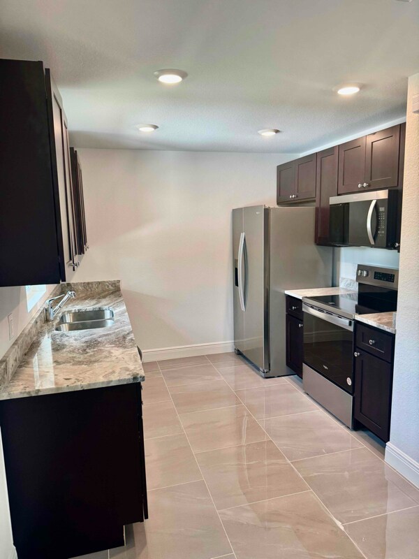 3655 Marion St in Ft. Myers, FL - Building Photo - Building Photo