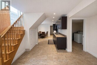 1602 Coram Crescent in Mississauga, ON - Building Photo - Building Photo