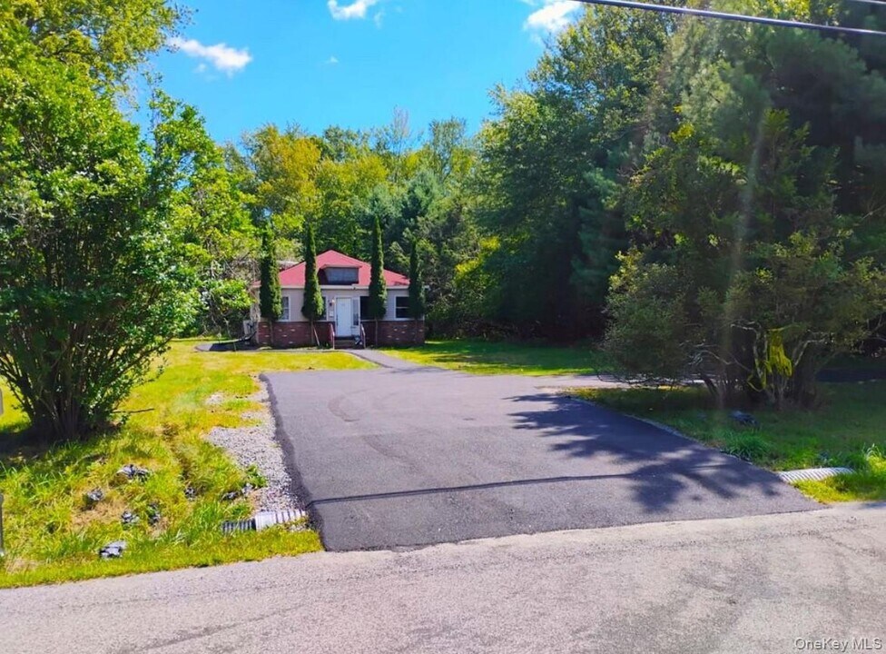 370 Park Hill Rd in Mountain Dale, NY - Building Photo