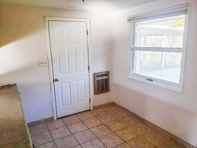 1000 W Cowing Dr in Muncie, IN - Building Photo - Building Photo