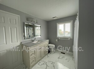 493 Bankside Dr in Kitchener, ON - Building Photo - Building Photo