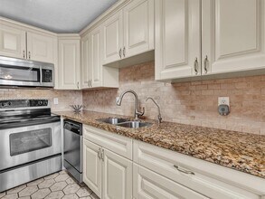 13785 Flora Pl in Delray Beach, FL - Building Photo - Building Photo