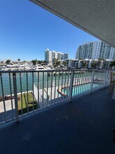 7917 West Dr in North Bay Village, FL - Foto de edificio - Building Photo