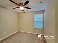 4906 White Chicory Dr in Apollo Beach, FL - Foto de edificio - Building Photo