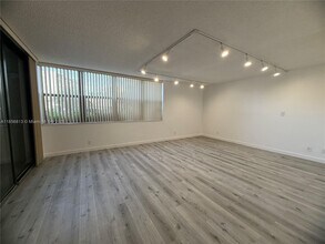 20441 NE 30th Ave in Aventura, FL - Building Photo - Building Photo