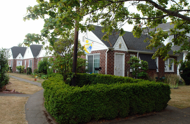 736-750 Cottage St NE in Salem, OR - Building Photo - Building Photo