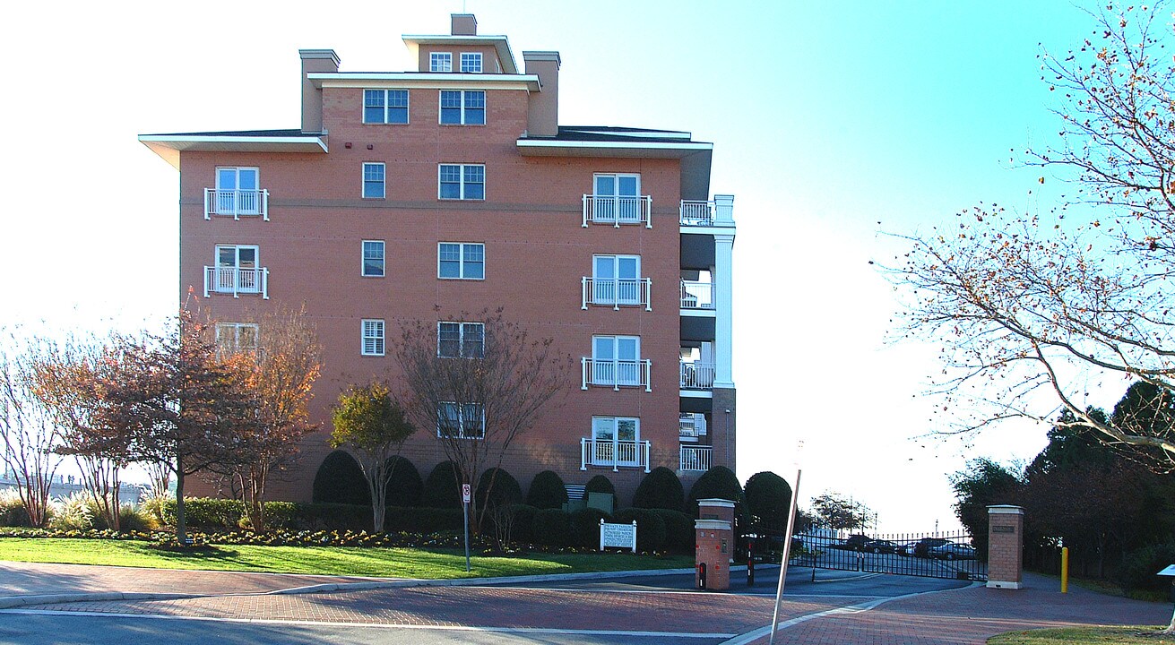 The PierPointe at Freemason Harbour in Norfolk, VA - Foto de edificio