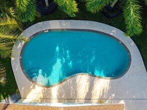 302 NE 36th St in Boca Raton, FL - Building Photo - Building Photo