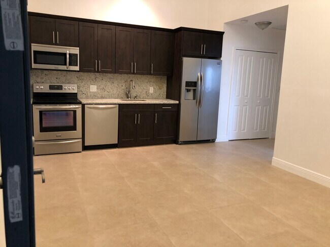 2268 SW 8th St, Unit 1 in Miami, FL - Building Photo - Building Photo