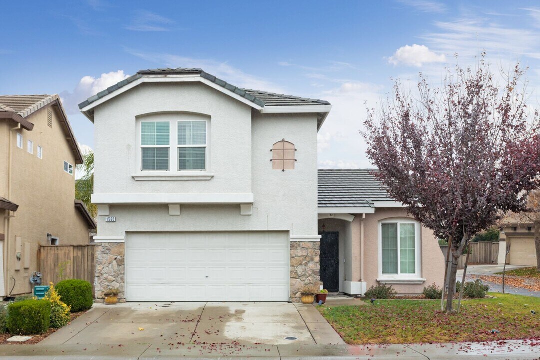 1565 Blue Raven St in Roseville, CA - Building Photo