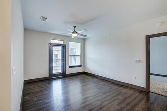 2200 N Sam Houston Pkwy E in Houston, TX - Building Photo - Building Photo
