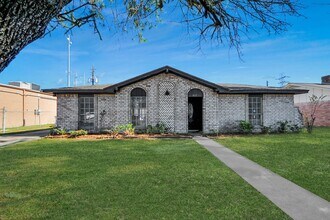 8011 La Roche Ln in Houston, TX - Building Photo - Building Photo