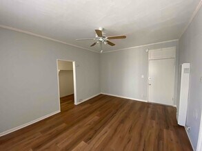628 E Elk Ave, Unit 304 in Glendale, CA - Building Photo - Building Photo