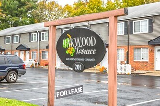 Oakwood Terrace in Westfield, MA - Foto de edificio - Building Photo