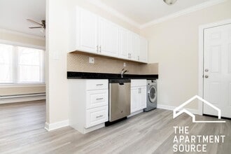 648.5 W Roscoe St, Unit 1N in Chicago, IL - Building Photo - Building Photo