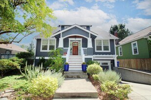 1916 SE Harold St in Portland, OR - Building Photo