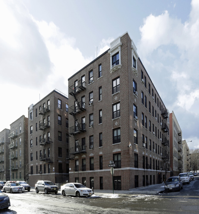 2285 Davidson Ave in Bronx, NY - Building Photo