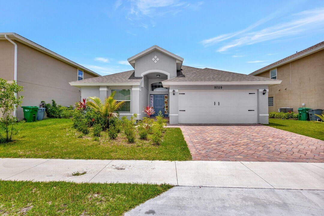 9709 Starboard Dr in Fort Pierce, FL - Building Photo