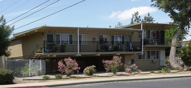 1450 Marclair Dr in Concord, CA - Foto de edificio - Building Photo