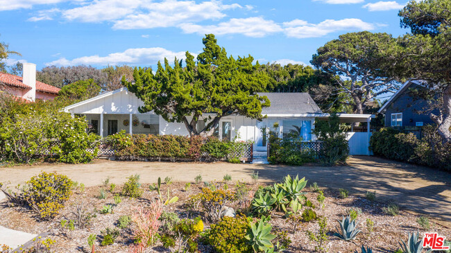 7352 Birdview Ave in Malibu, CA - Building Photo - Building Photo