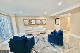 5439 Richenbacher Ave in Alexandria, VA - Building Photo