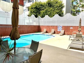 5625 N Sumner Wy in Culver City, CA - Building Photo