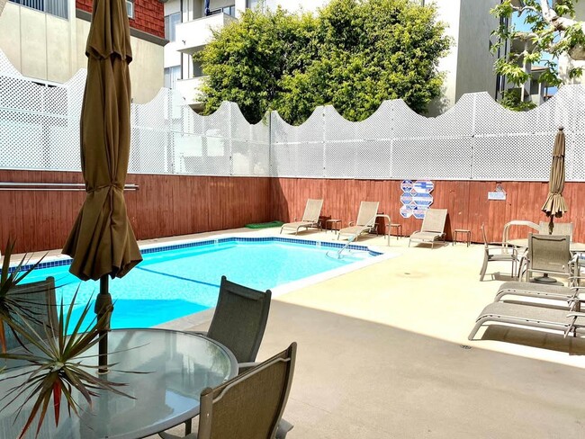 property at 5625 N Sumner Wy