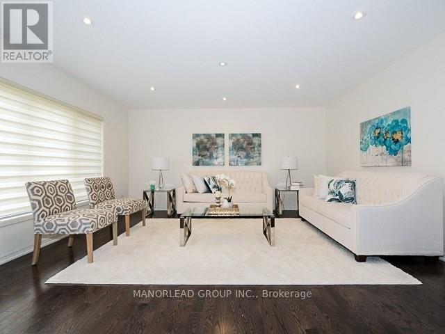 property at 17 Raithby Cres
