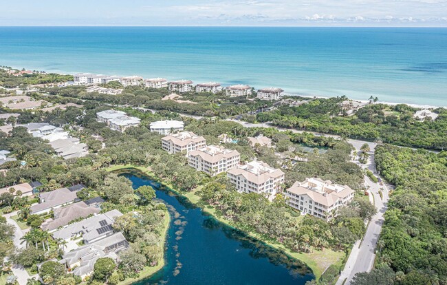 801 N Swim Club Dr in Vero Beach, FL - Foto de edificio - Building Photo