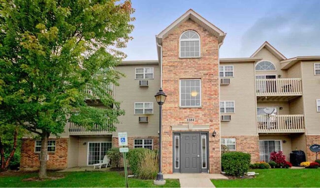 1584 Crystal Rock Ct in Round Lake Beach, IL - Building Photo - Building Photo