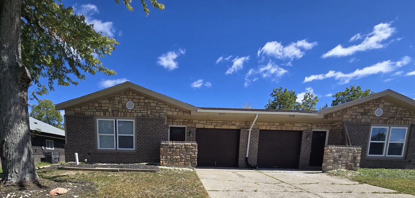 5210 Bessmer Dr in Trotwood, OH - Foto de edificio
