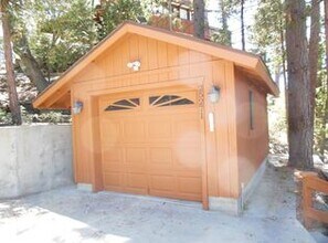 25271 Deer Path Rd in Idyllwild, CA - Foto de edificio - Building Photo