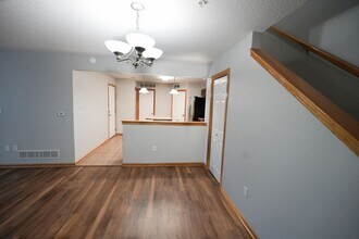 615 87th St in West Des Moines, IA - Building Photo - Building Photo