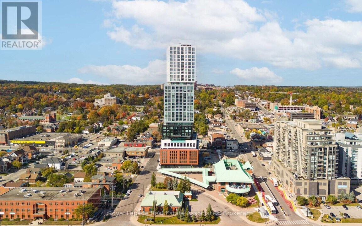39 Mary St in Barrie, ON - Building Photo