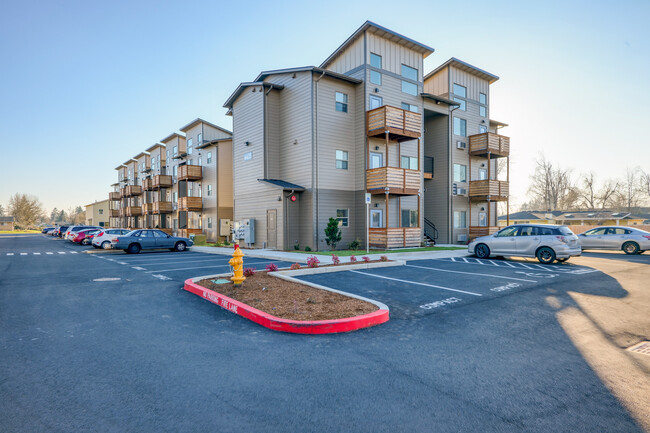 Shepherds Crossing Apartments in Salem, OR - Foto de edificio - Building Photo