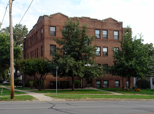 3831 Ingersoll Ave in Des Moines, IA - Foto de edificio - Building Photo