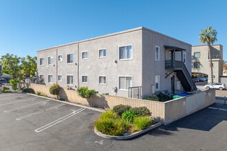 630 W Washington St in San Diego, CA - Foto de edificio - Building Photo