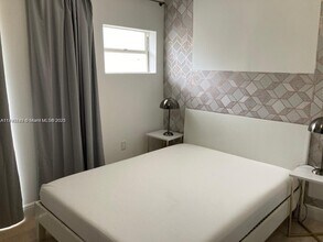 911 Meridian Ave in Miami Beach, FL - Building Photo - Building Photo