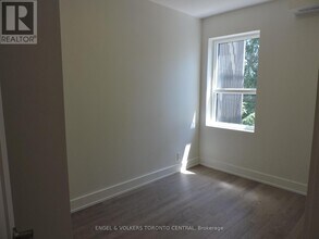 1555-1555 Bloor St W in Toronto, ON - Building Photo - Building Photo