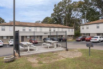 Vines at Cedar Creek Townhomes in Bessemer, AL - Building Photo - Building Photo