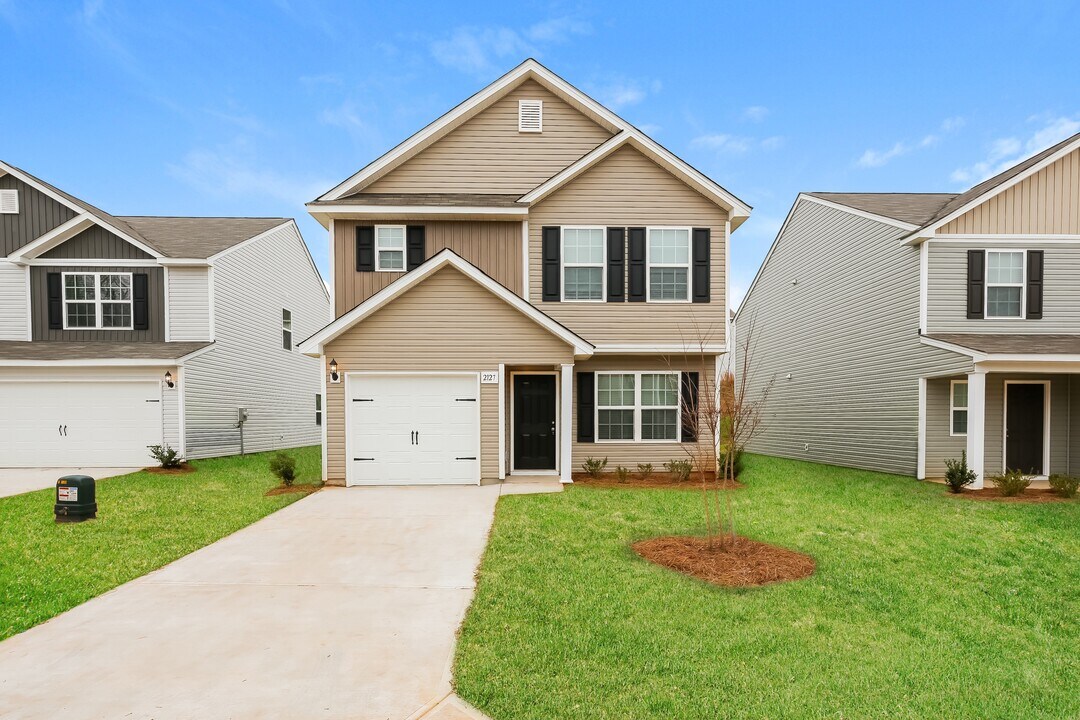2127 Southlea Dr in Inman, SC - Building Photo