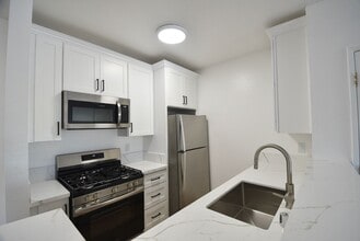 5400 Morella Ave in Los Angeles, CA - Foto de edificio - Building Photo