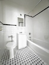 942 1st Ave in New York, NY - Foto de edificio - Building Photo
