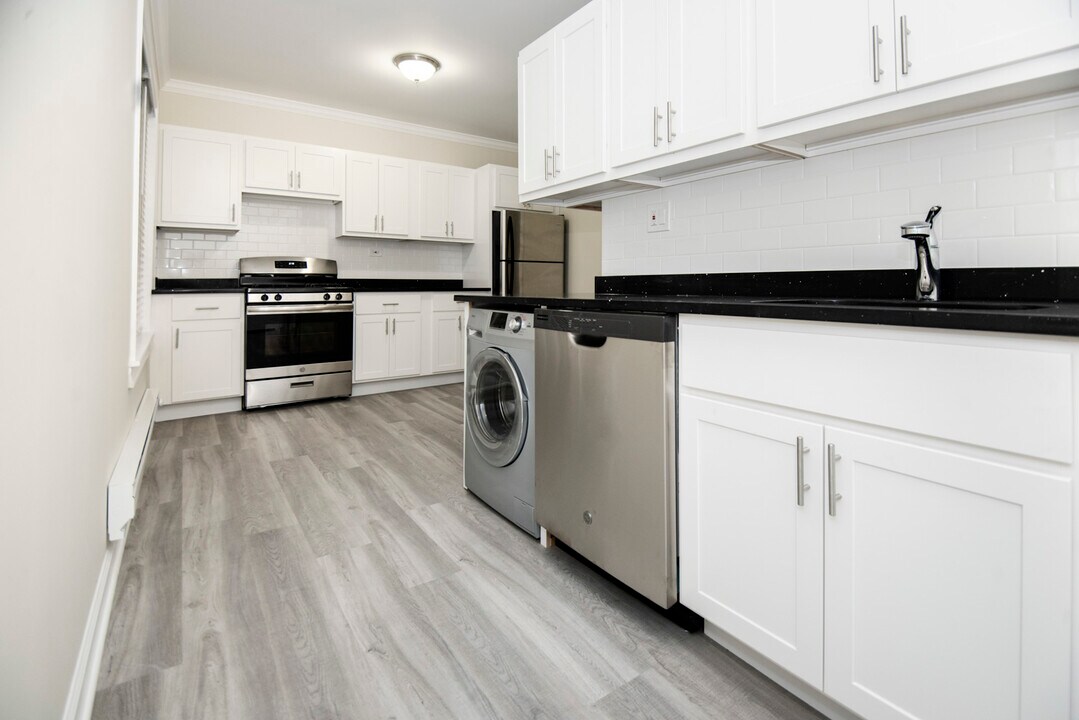 839 W Cornelia Ave, Unit 837-1N in Chicago, IL - Building Photo