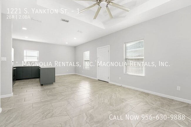 1221 S Yankton St in Palmhurst, TX - Building Photo - Building Photo