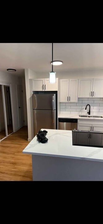 690 Jefferson Ave in Winnipeg, MB - Building Photo