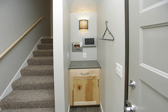 Stone West Village Phase 1 & 2 in Fargo, ND - Foto de edificio - Interior Photo