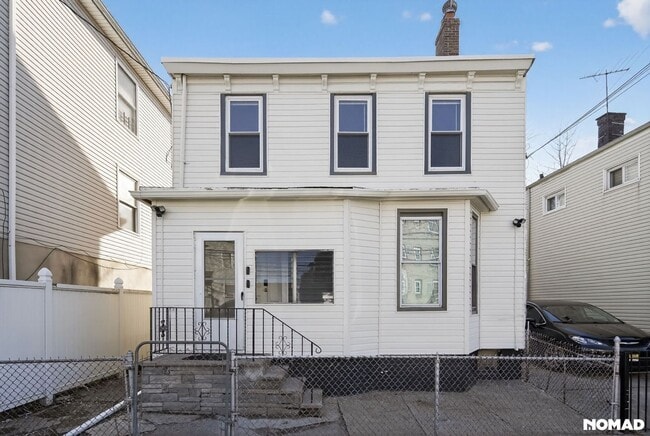 156 Old Bergen Rd in Jersey City, NJ - Foto de edificio - Building Photo