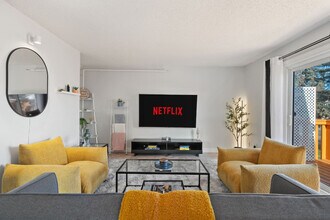4733 Bowness Rd NW in Calgary, AB - Building Photo - Building Photo