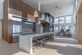 Knox in Lynnwood, WA - Foto de edificio - Building Photo